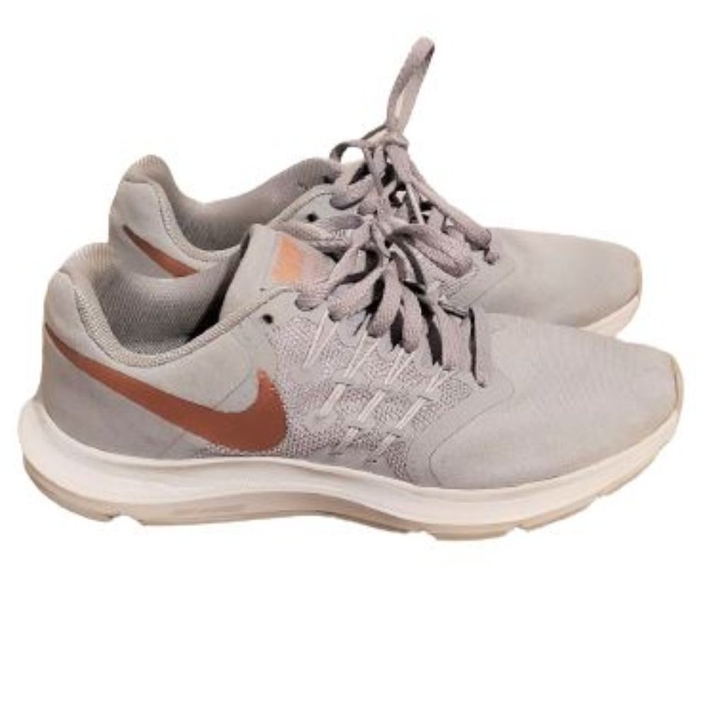 Nike Women's Run Swift Shoes - Wolf Grey / Red Bro